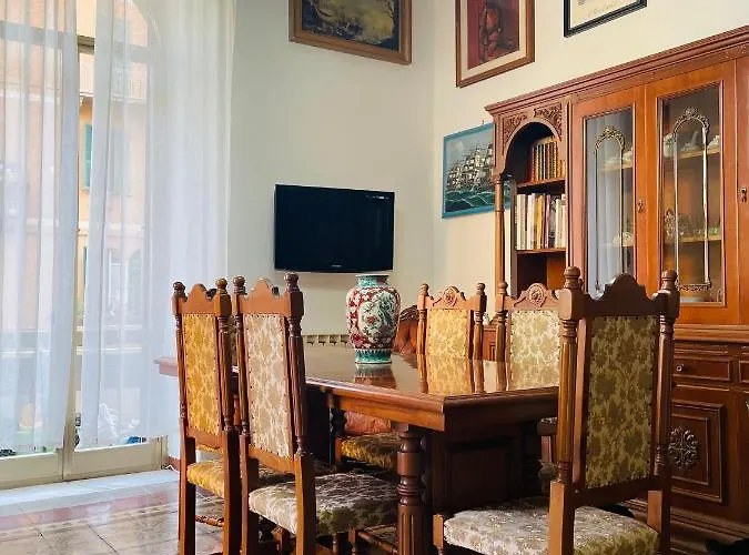 Retro-chic In Apartament La Spezia